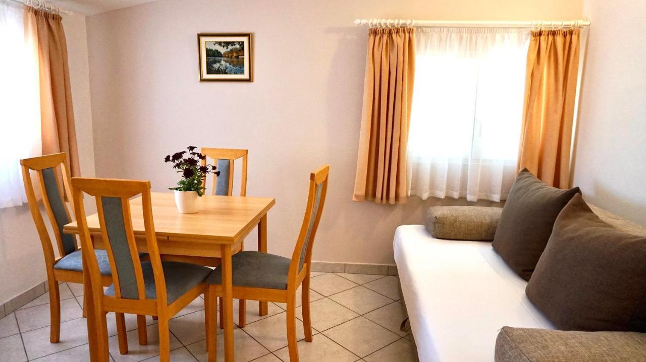 Apartments Maris Стариград-Пакленица Екстериор снимка