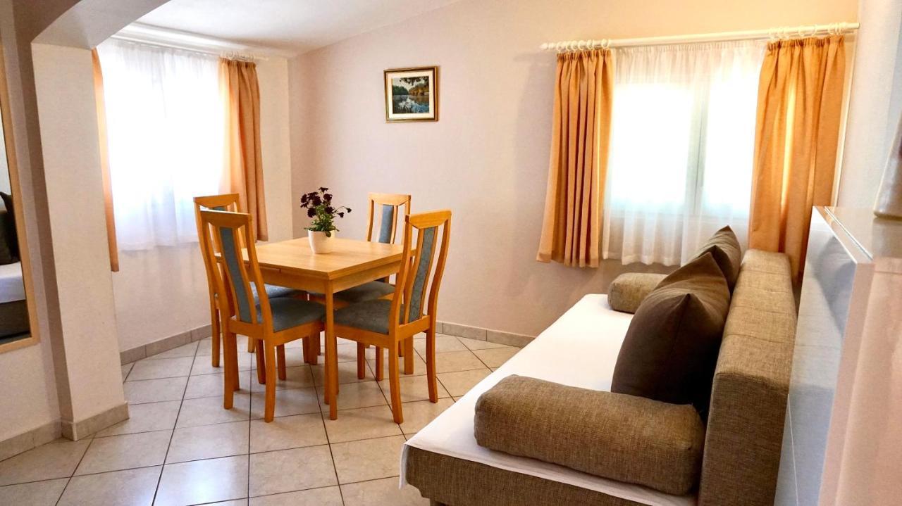 Apartments Maris Стариград-Пакленица Екстериор снимка