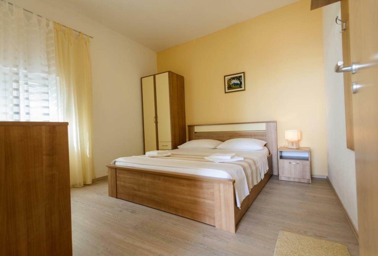 Apartments Maris Стариград-Пакленица Екстериор снимка