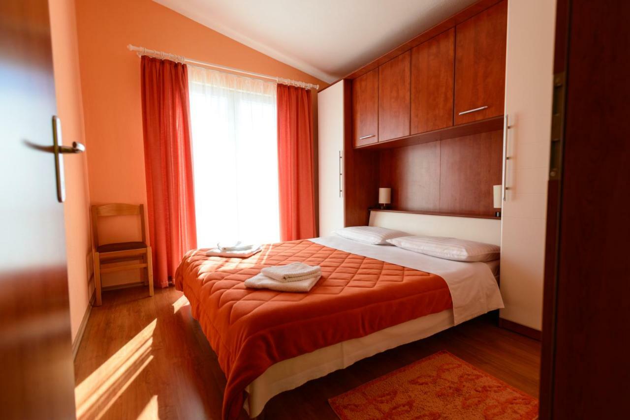 Apartments Maris Стариград-Пакленица Екстериор снимка